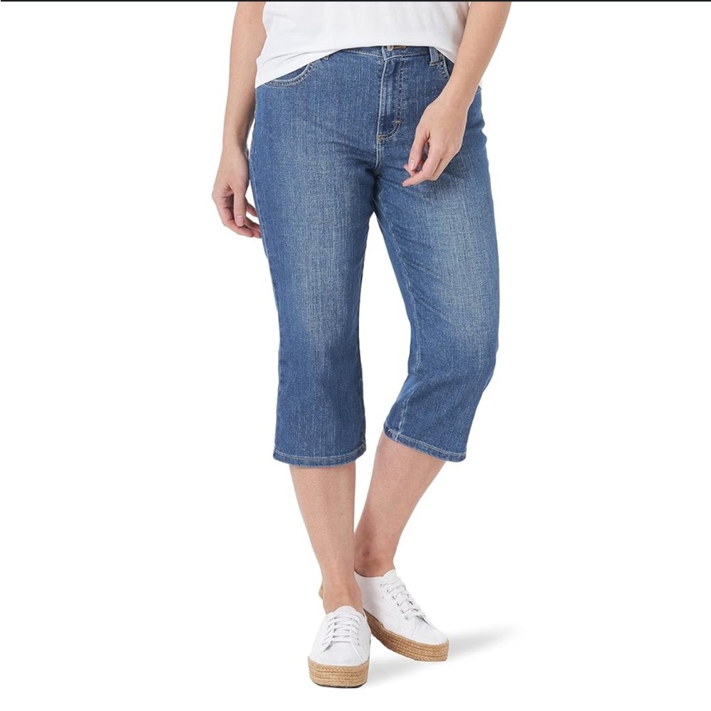 NWT | Lee Relaxed fit mid rise Capri | Sz 18